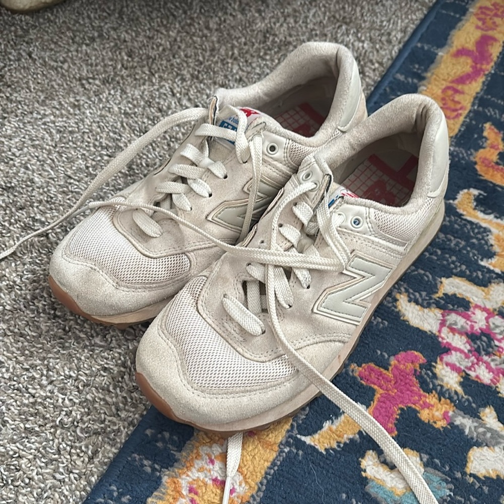 Women’s New Balance 574s